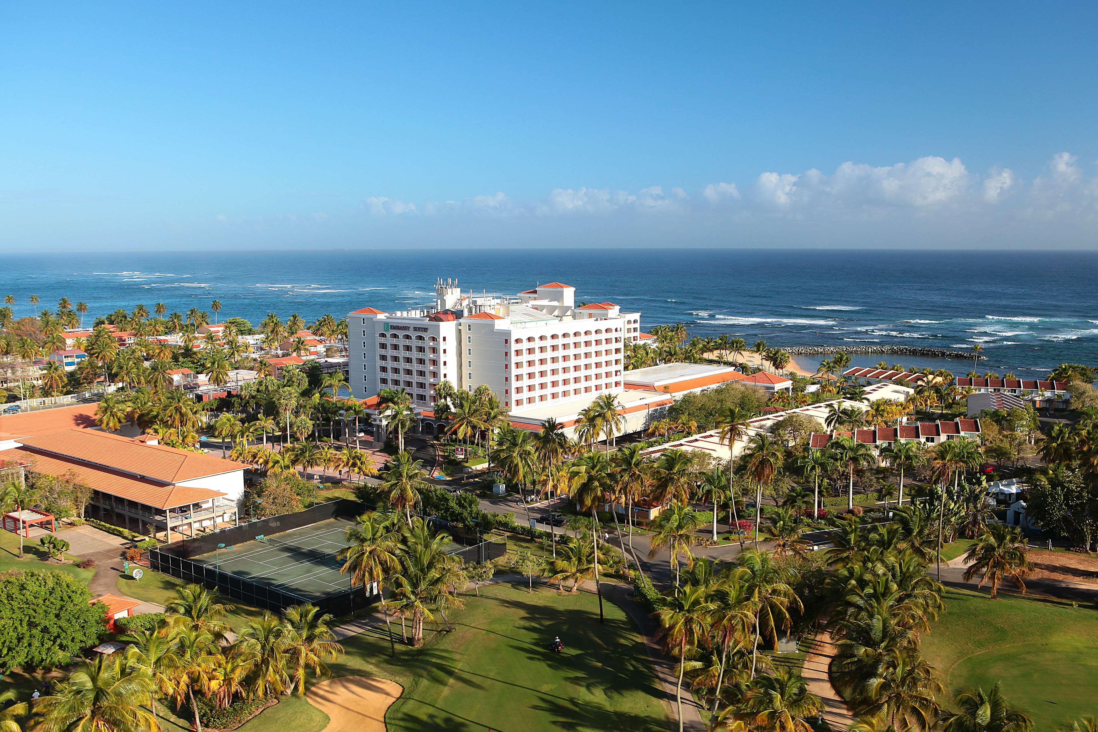 Embassy Suites By Hilton Dorado Del Mar Beach Resort Esterno foto