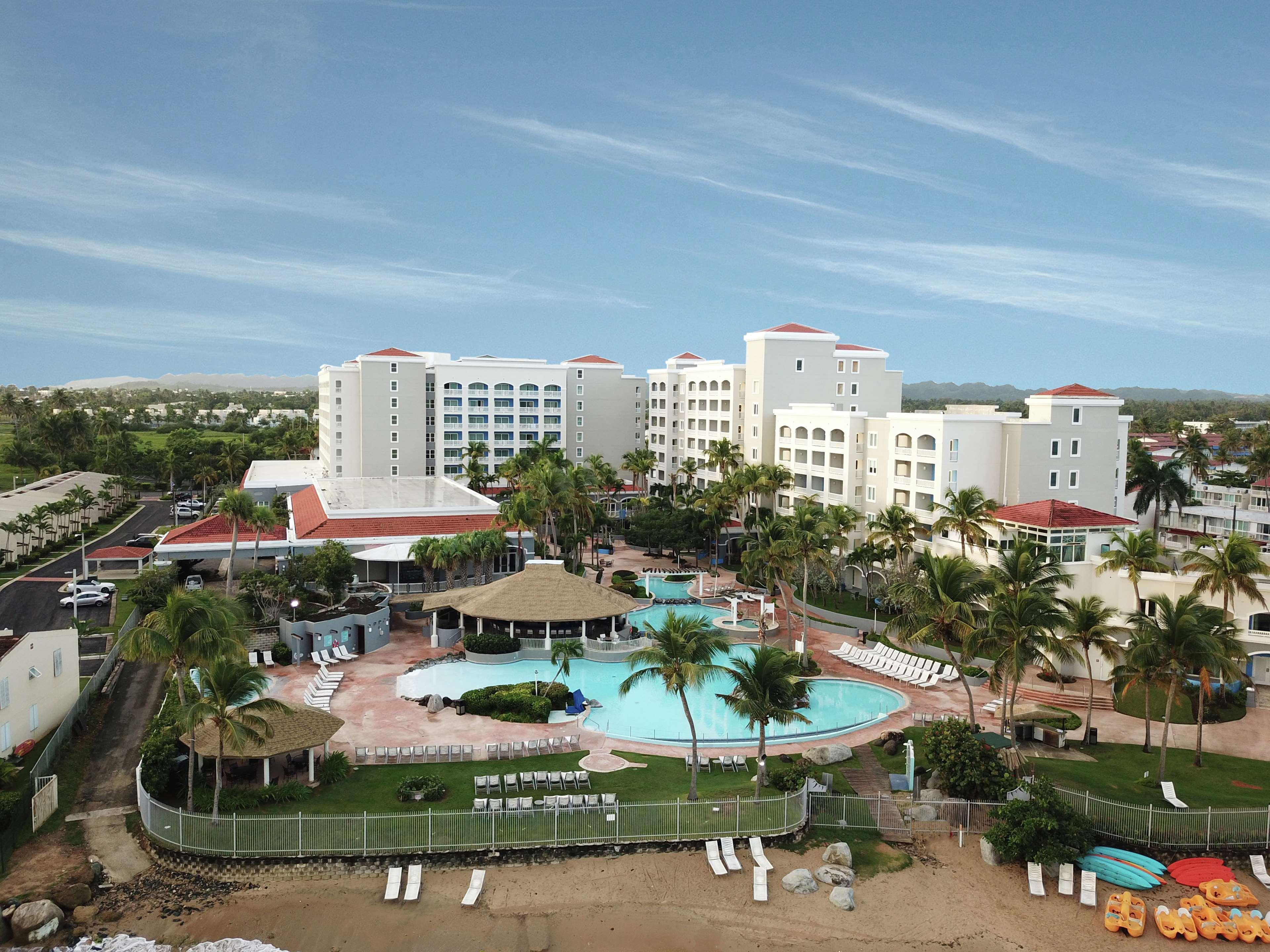Embassy Suites By Hilton Dorado Del Mar Beach Resort Esterno foto