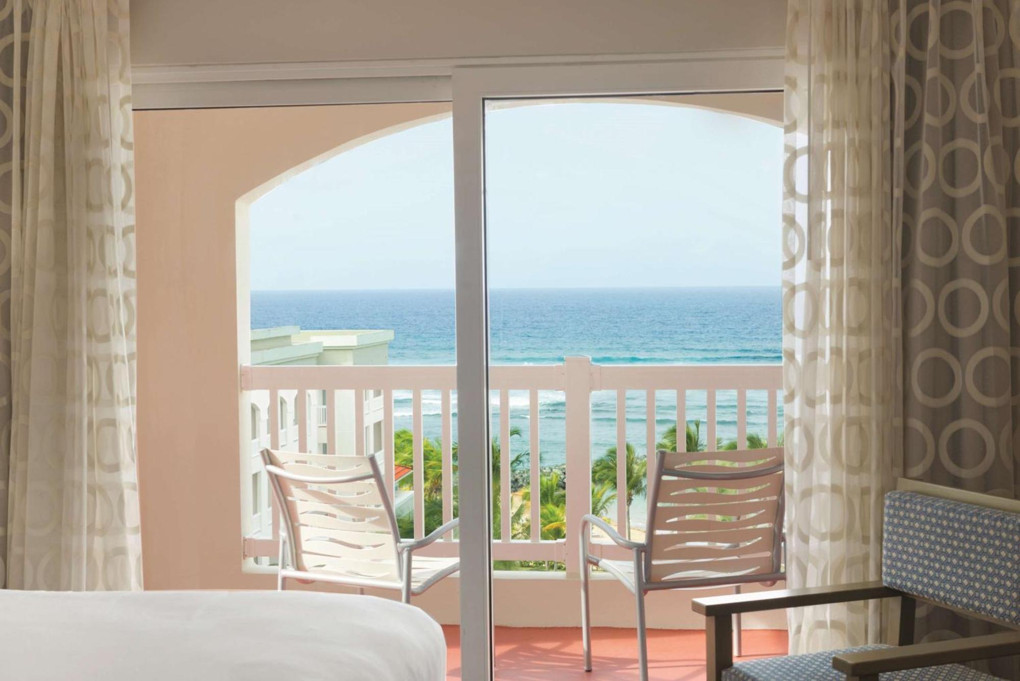 Embassy Suites By Hilton Dorado Del Mar Beach Resort Esterno foto