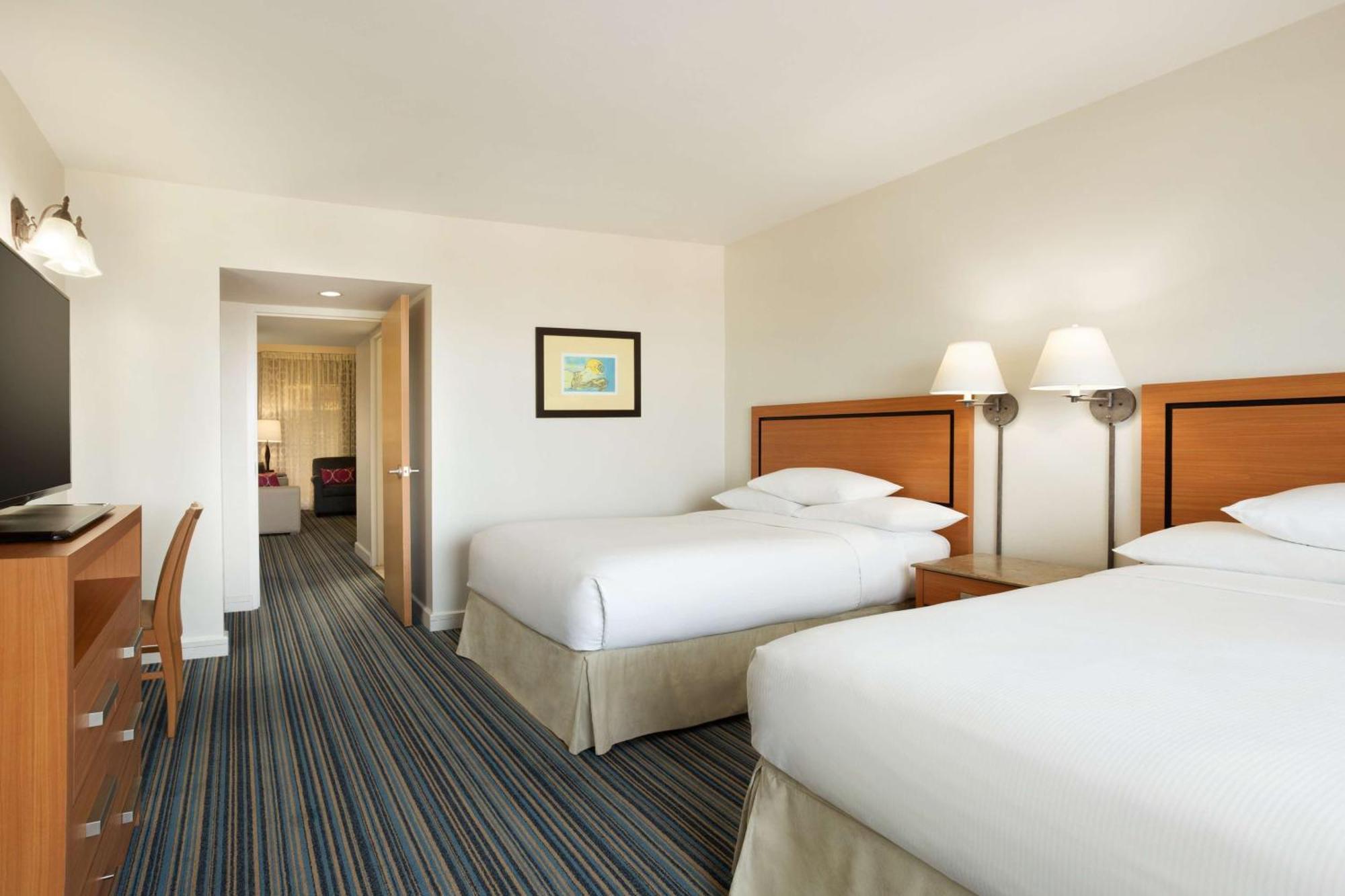 Embassy Suites By Hilton Dorado Del Mar Beach Resort Esterno foto