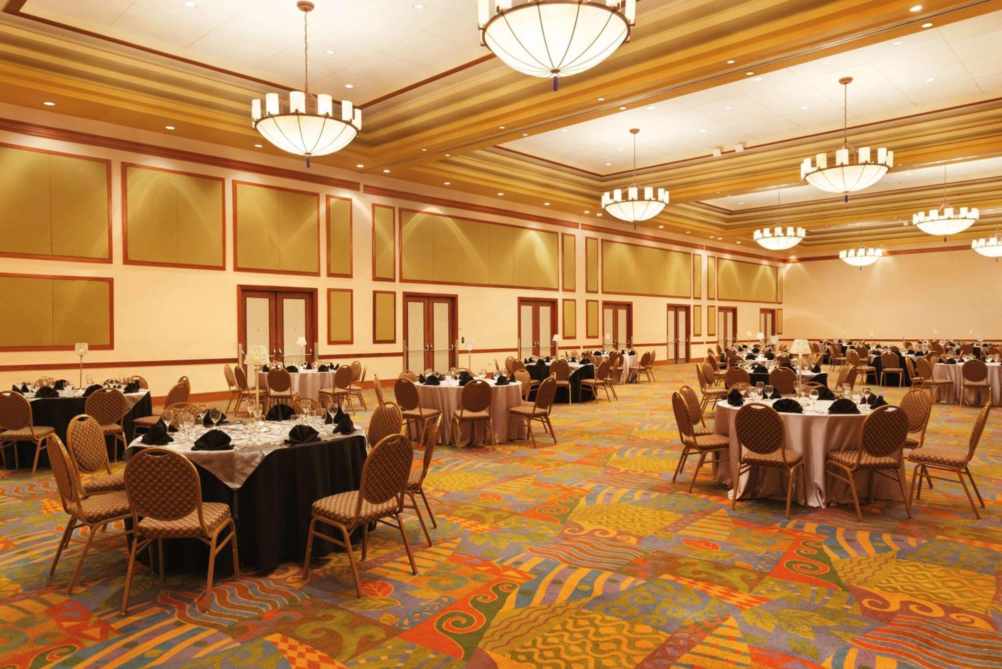 Embassy Suites By Hilton Dorado Del Mar Beach Resort Esterno foto