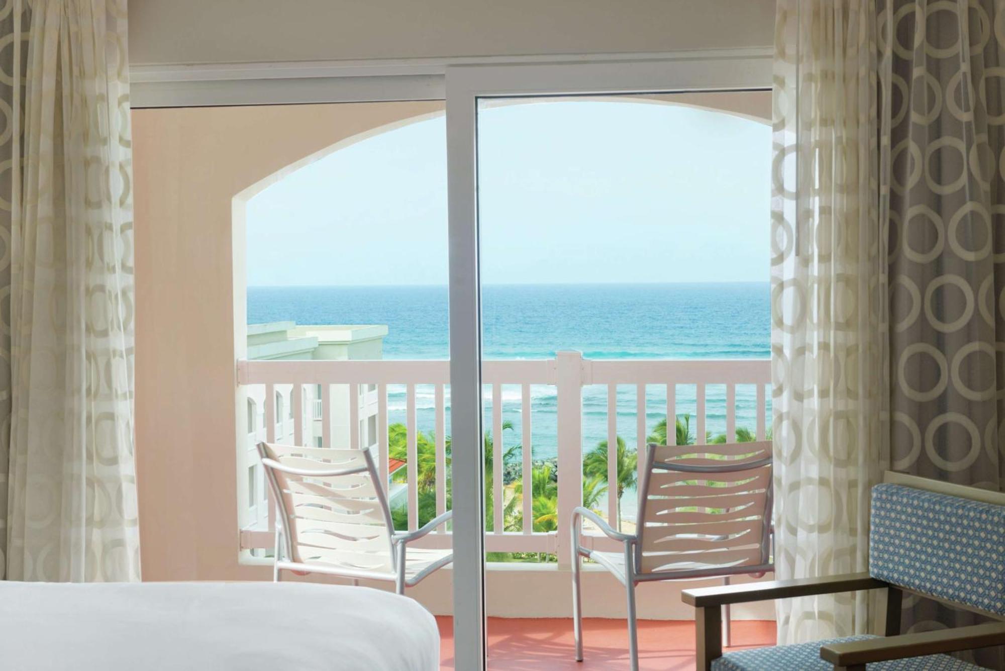 Embassy Suites By Hilton Dorado Del Mar Beach Resort Esterno foto