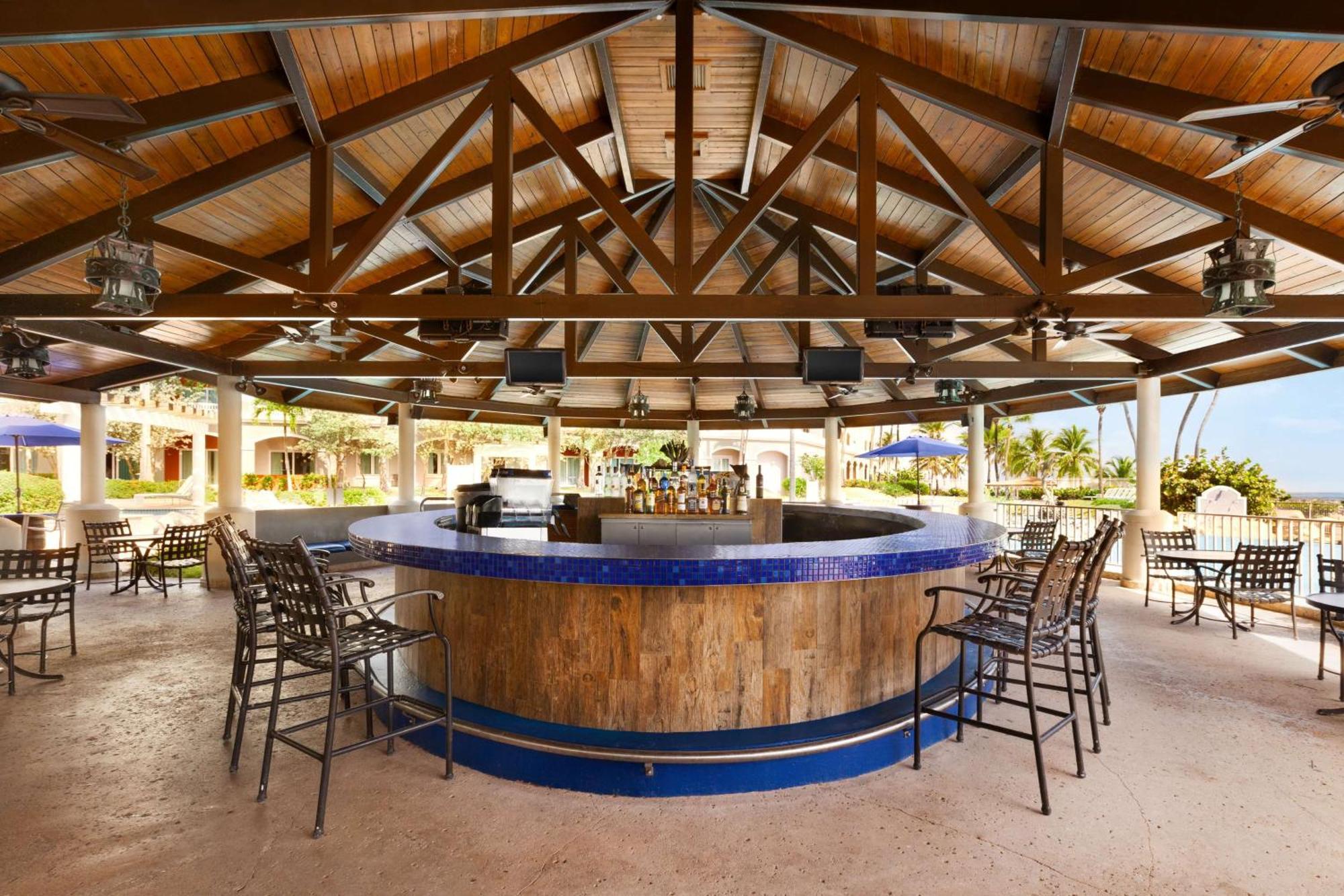 Embassy Suites By Hilton Dorado Del Mar Beach Resort Esterno foto