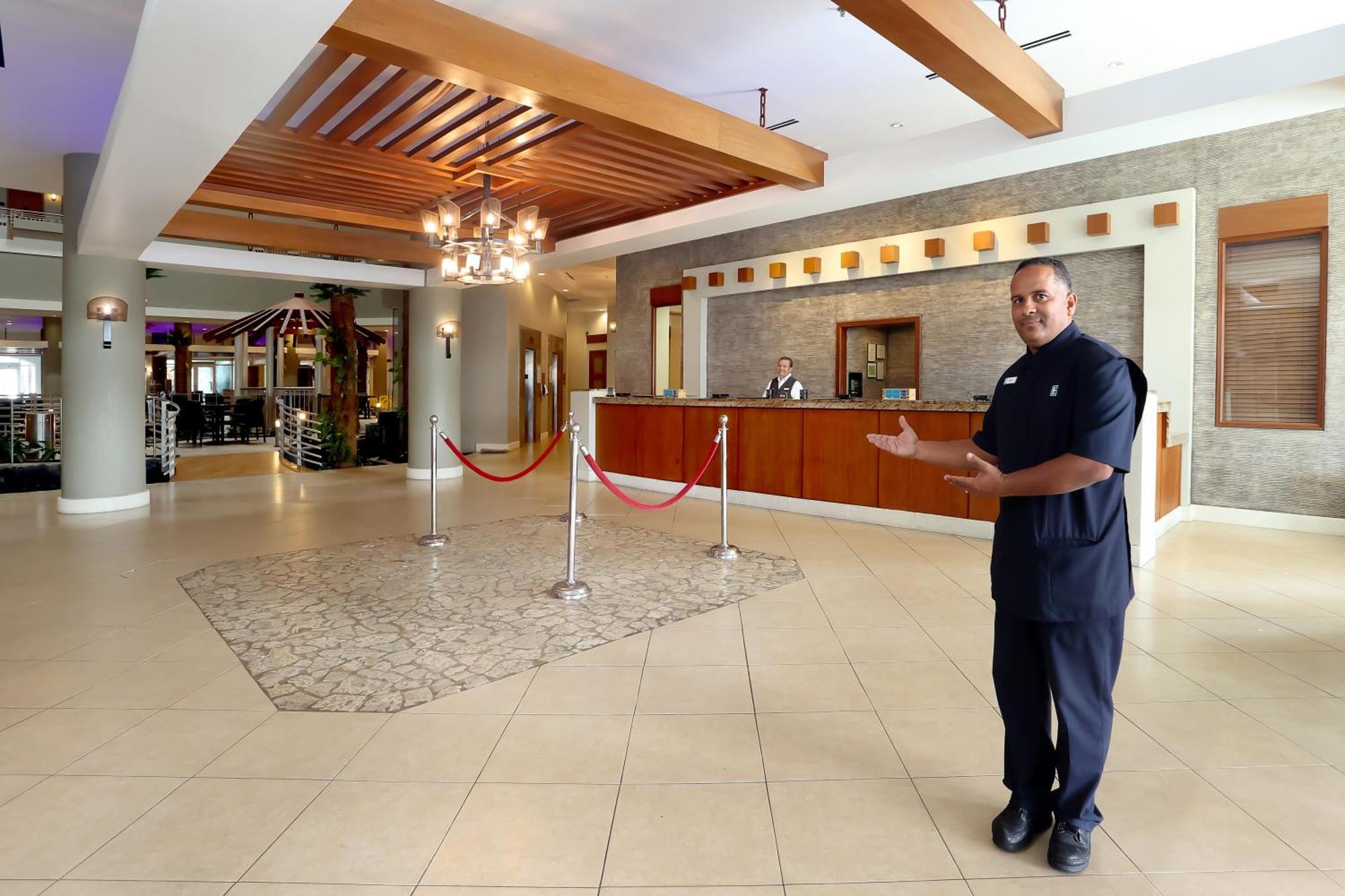 Embassy Suites By Hilton Dorado Del Mar Beach Resort Esterno foto
