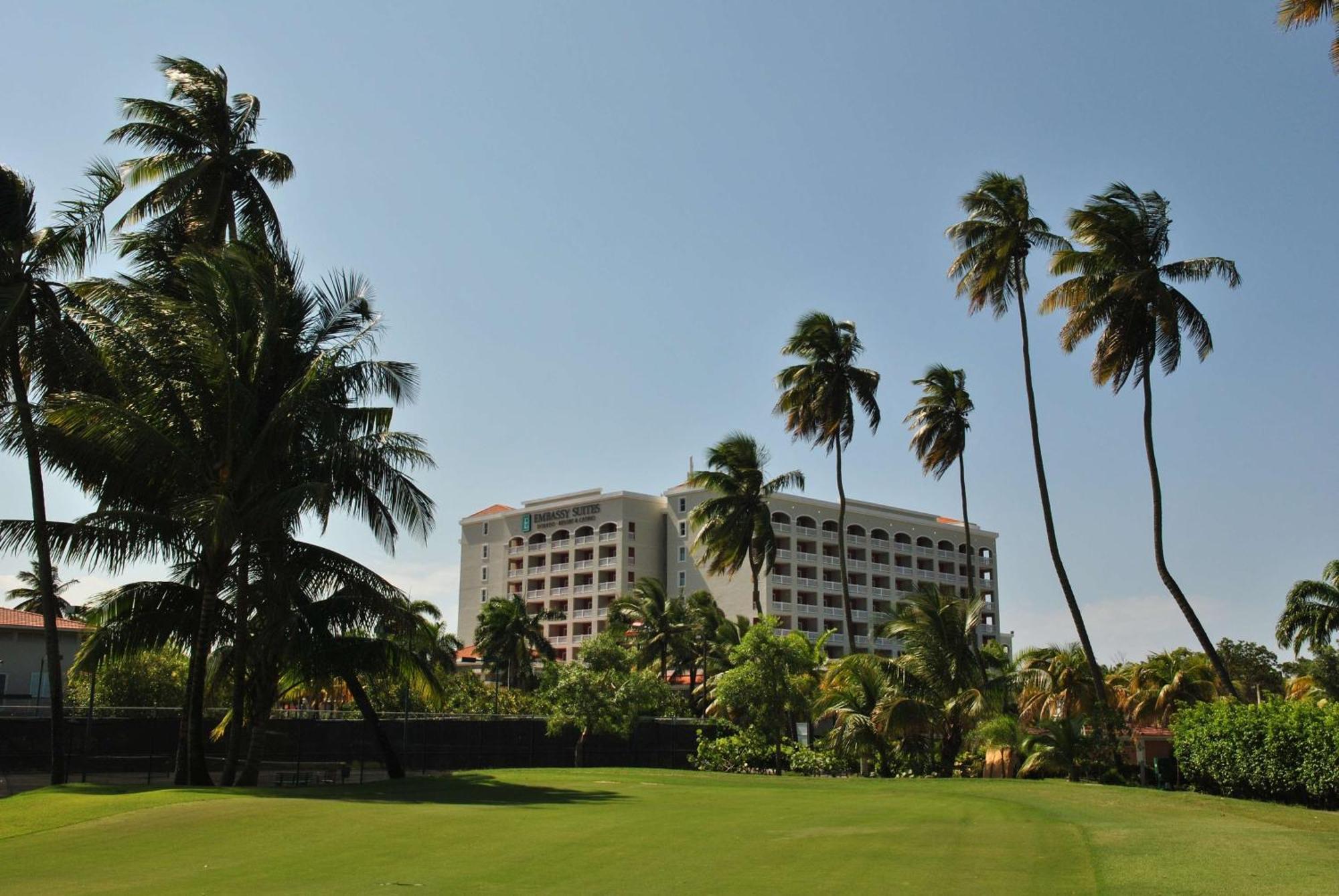 Embassy Suites By Hilton Dorado Del Mar Beach Resort Esterno foto