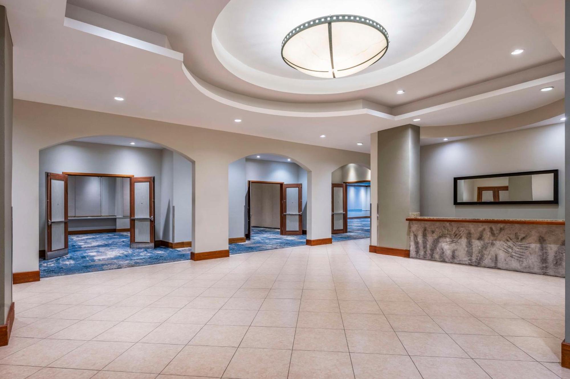 Embassy Suites By Hilton Dorado Del Mar Beach Resort Esterno foto