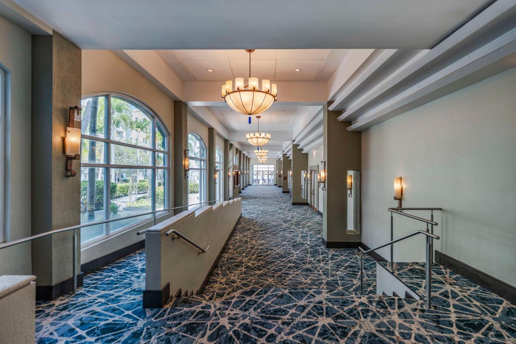 Embassy Suites By Hilton Dorado Del Mar Beach Resort Esterno foto