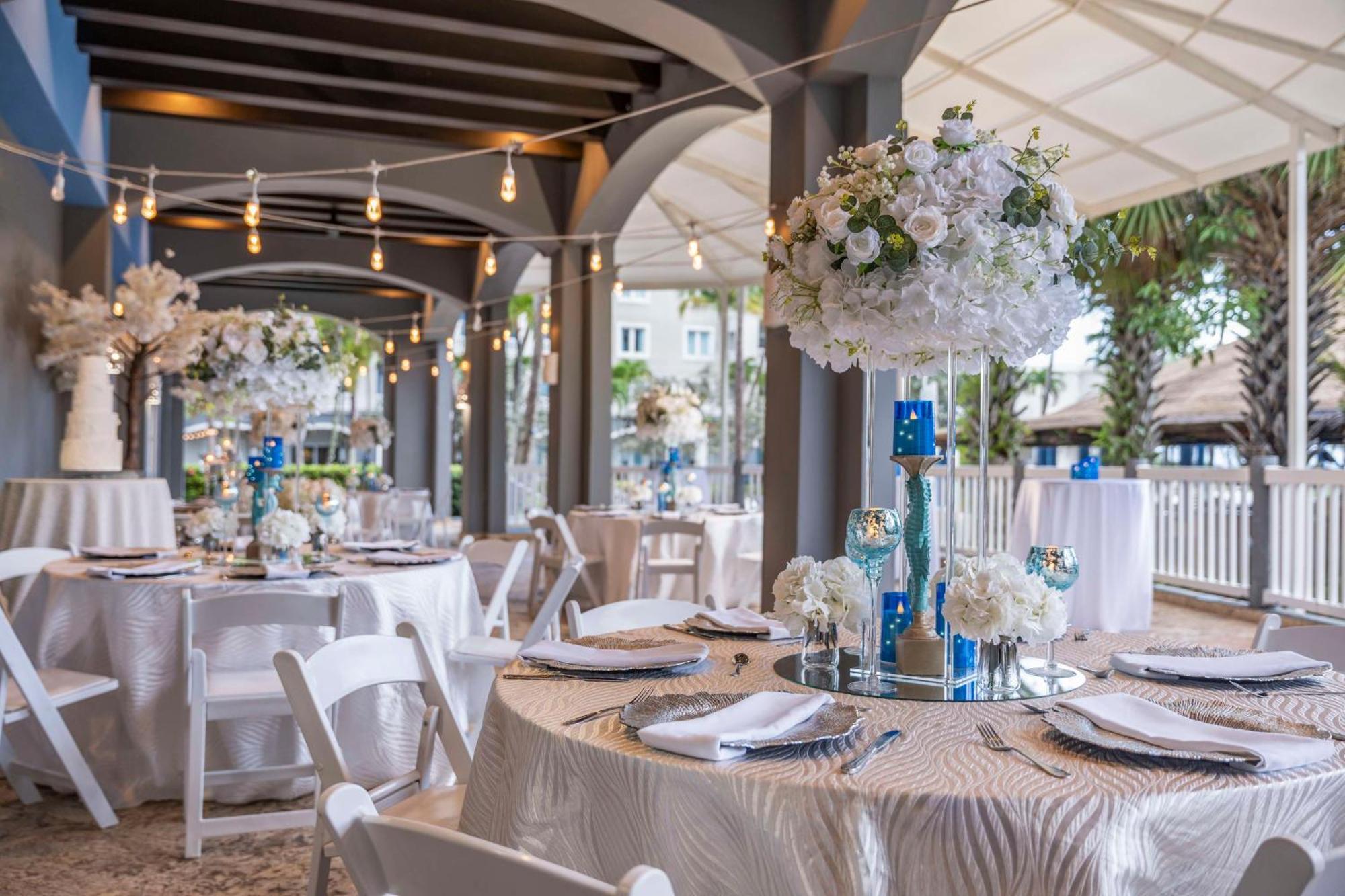 Embassy Suites By Hilton Dorado Del Mar Beach Resort Esterno foto