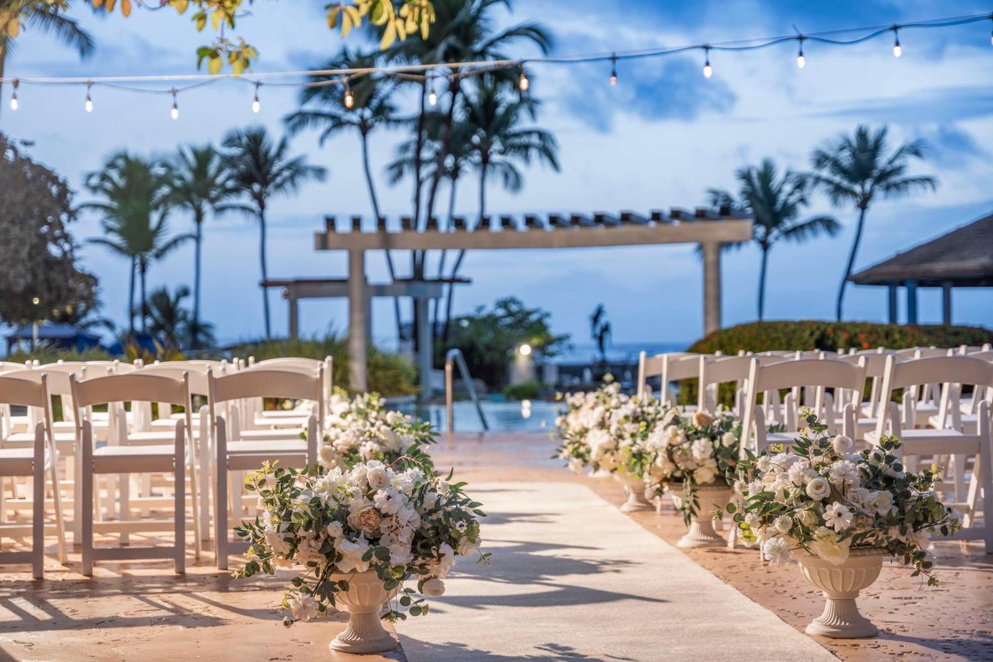 Embassy Suites By Hilton Dorado Del Mar Beach Resort Esterno foto
