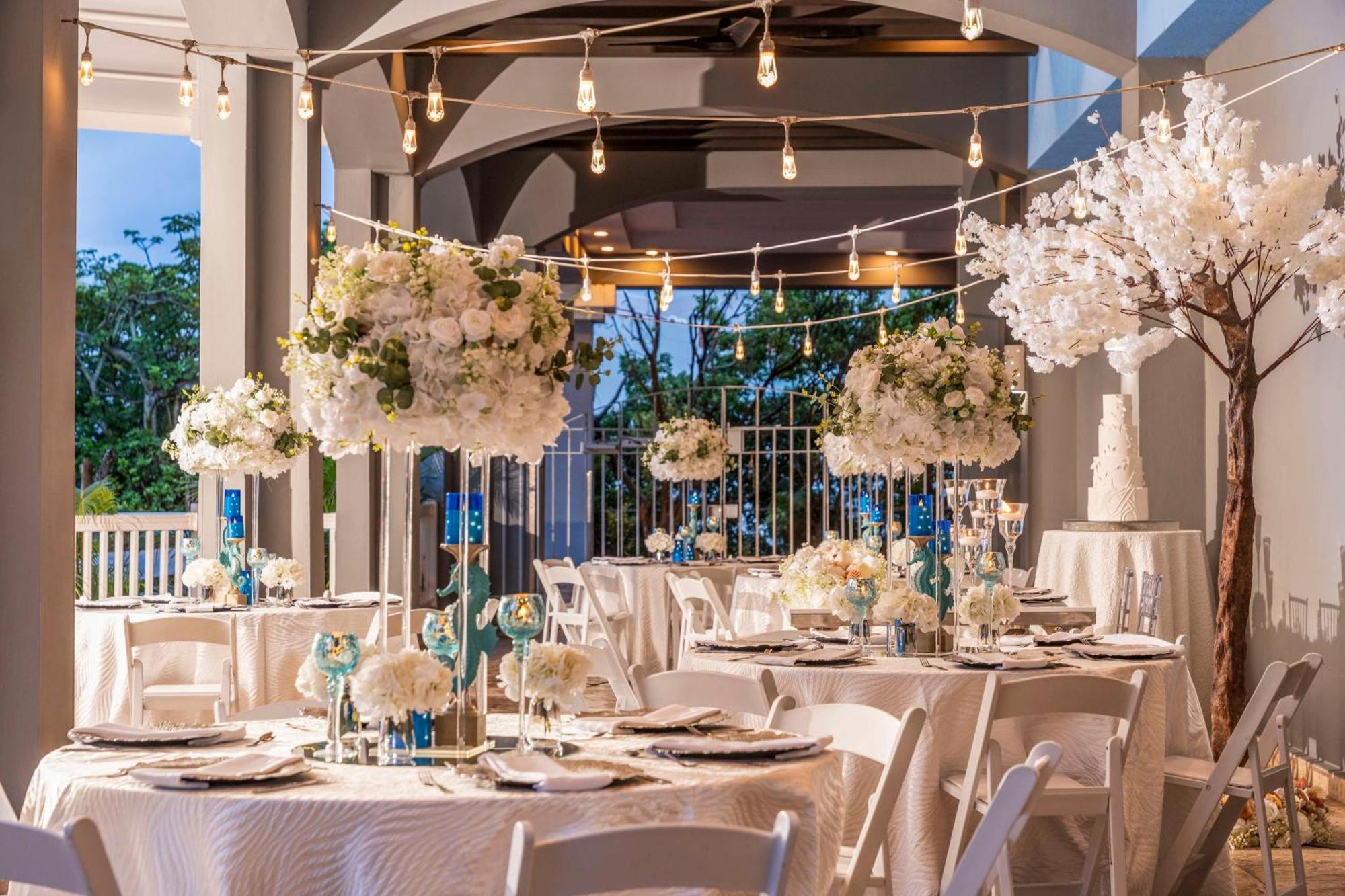 Embassy Suites By Hilton Dorado Del Mar Beach Resort Esterno foto
