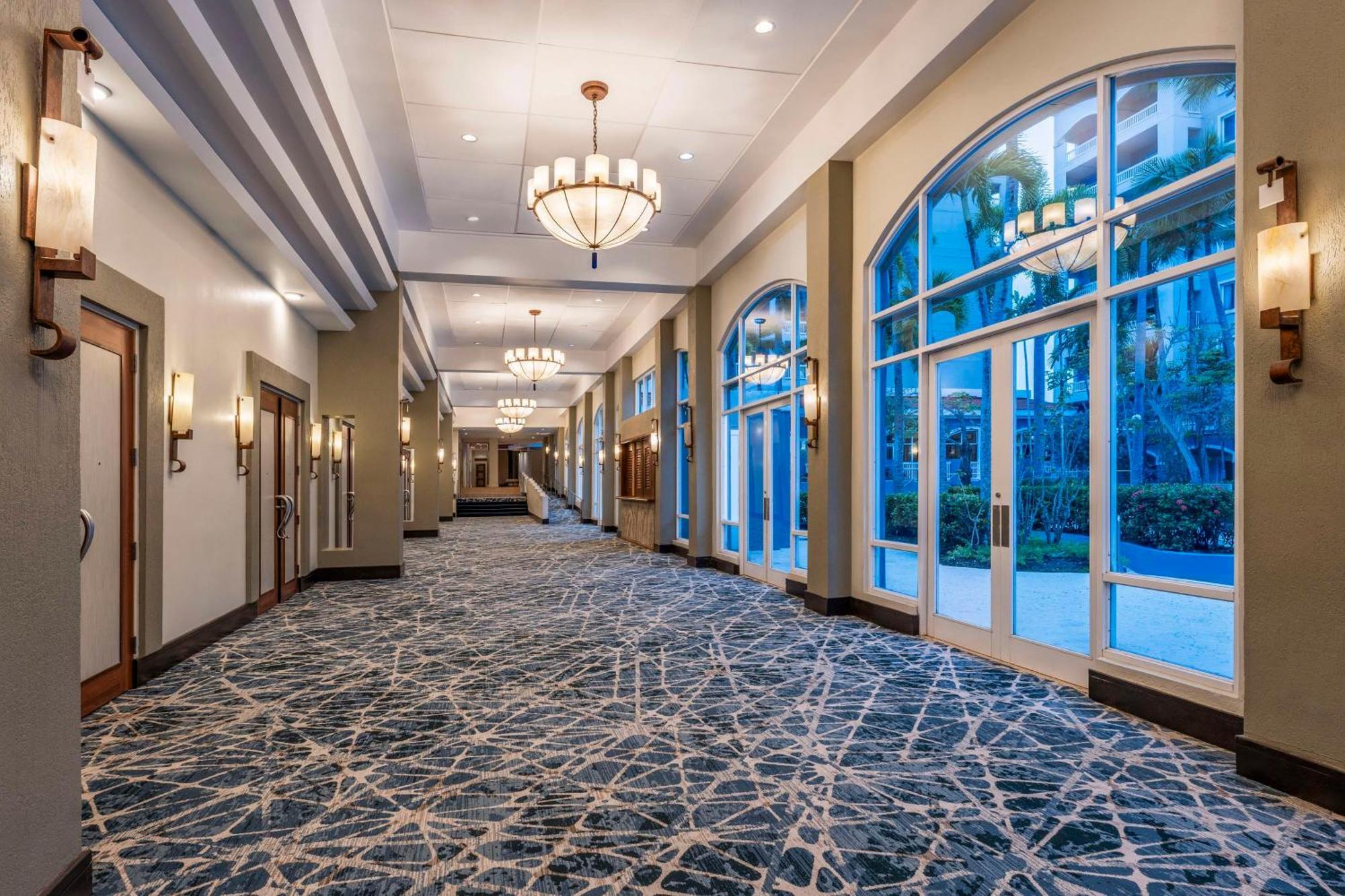 Embassy Suites By Hilton Dorado Del Mar Beach Resort Esterno foto