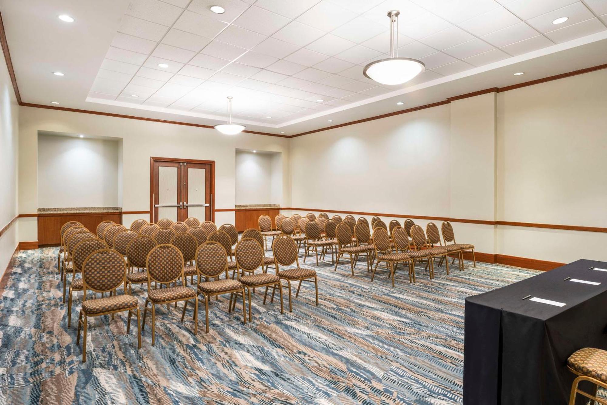 Embassy Suites By Hilton Dorado Del Mar Beach Resort Esterno foto