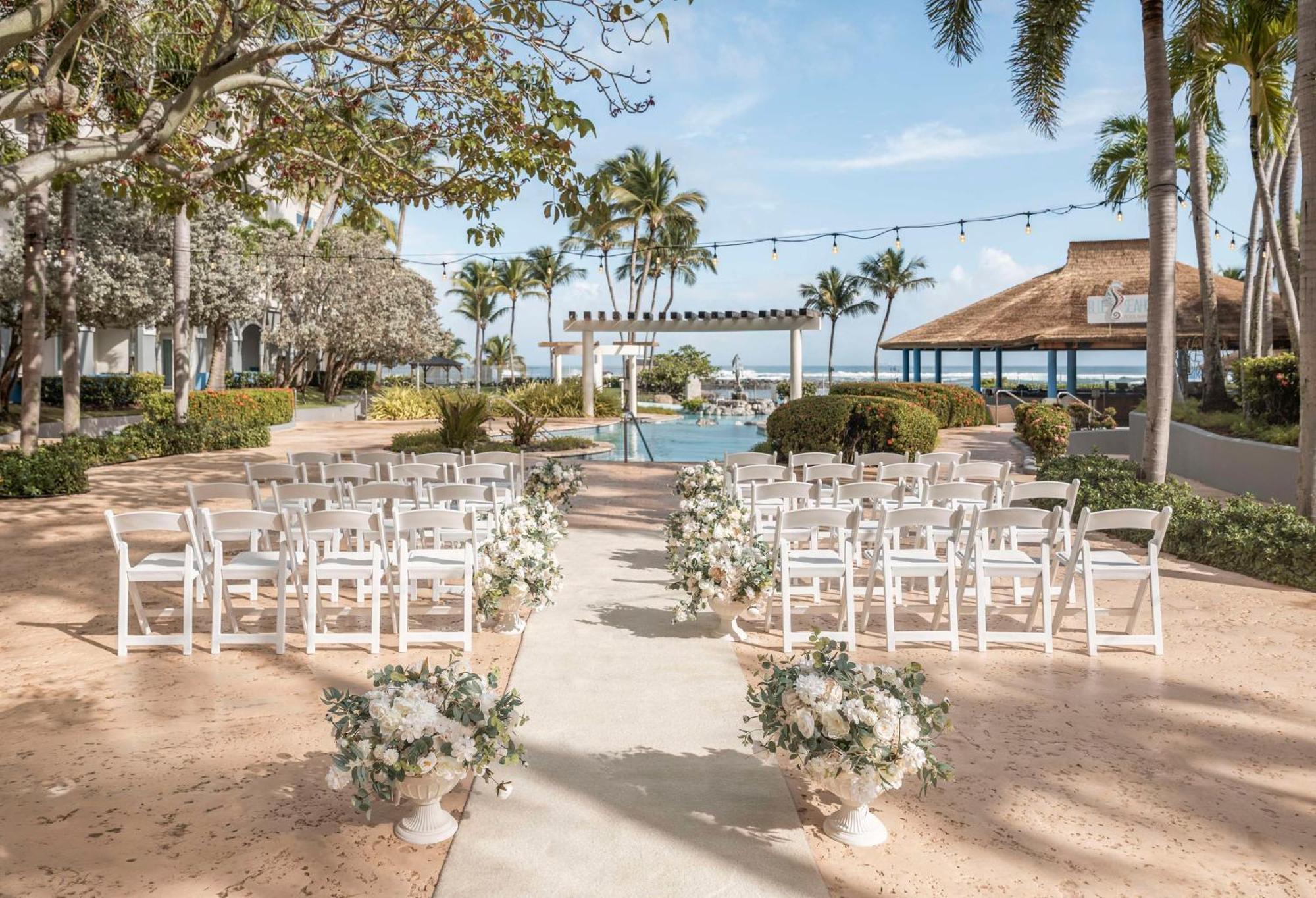 Embassy Suites By Hilton Dorado Del Mar Beach Resort Esterno foto